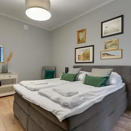 Center By Grand Apartment