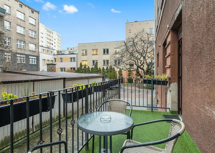 Center By Grand شقة