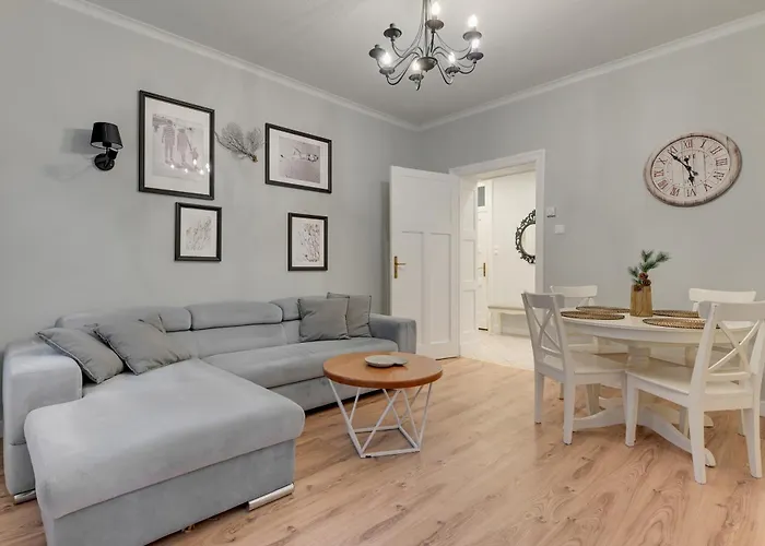 Center By Grand شقة غدينيا