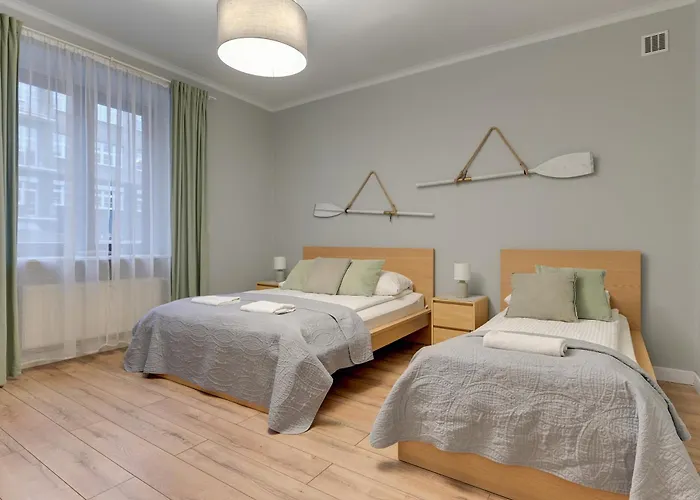 Center By Grand شقة