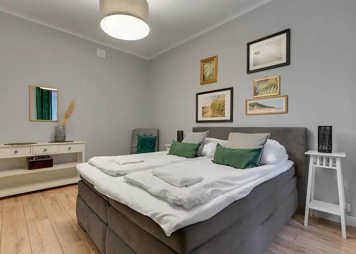 Center By Grand شقة